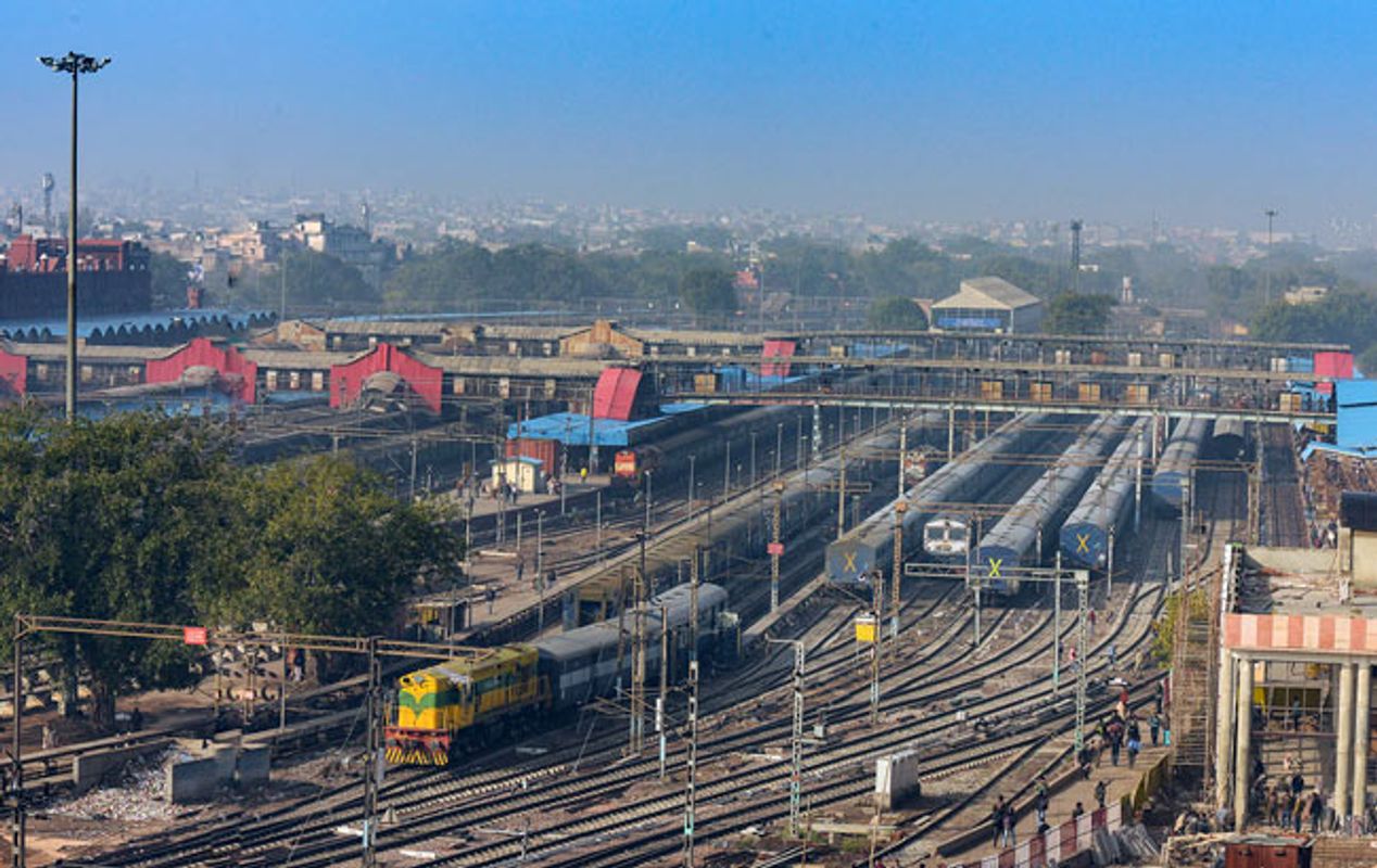 Payment of family pension, death gratuity and other dues to the family on death of a Railway servant during service