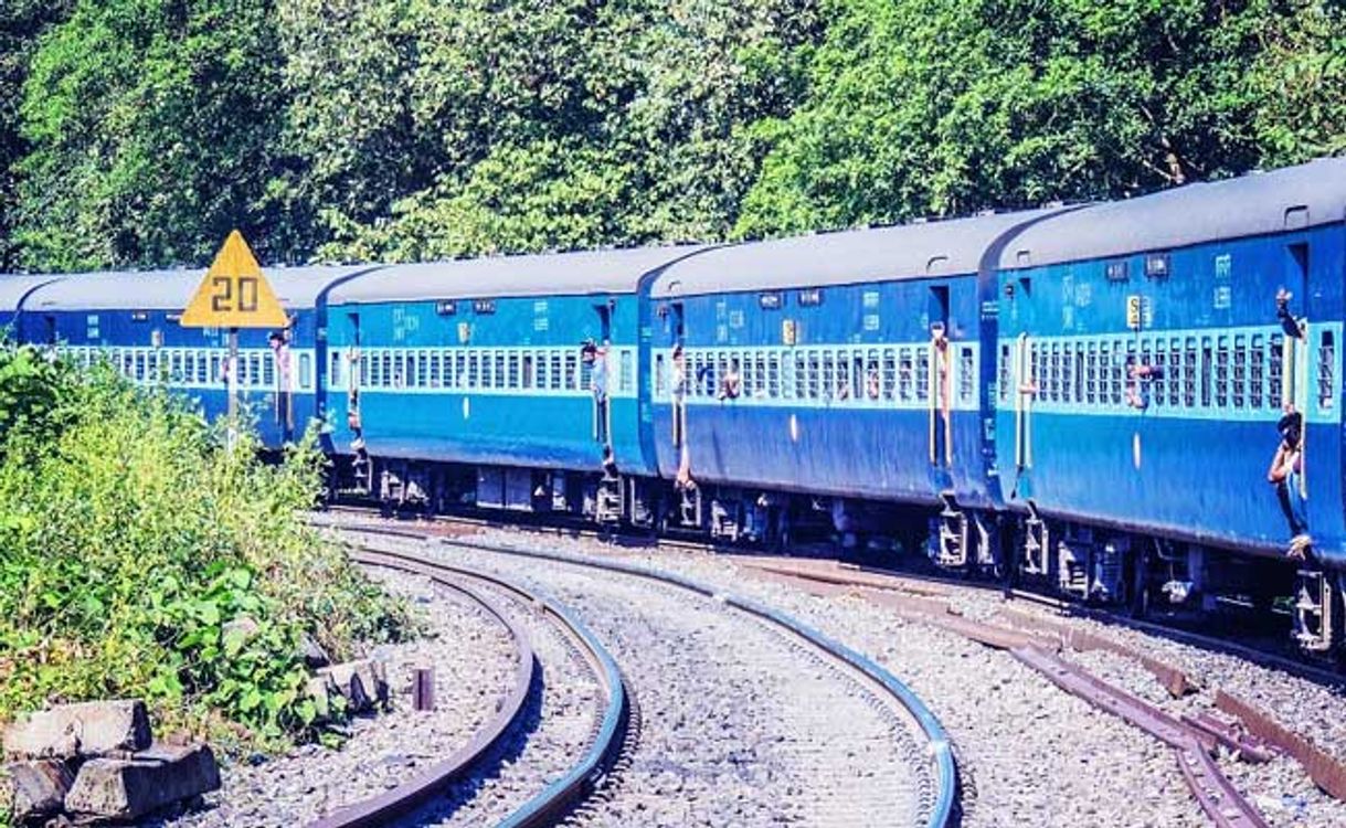 Retention of Railway accommodation by Railway officers/staff on their deputation to DFCCIL