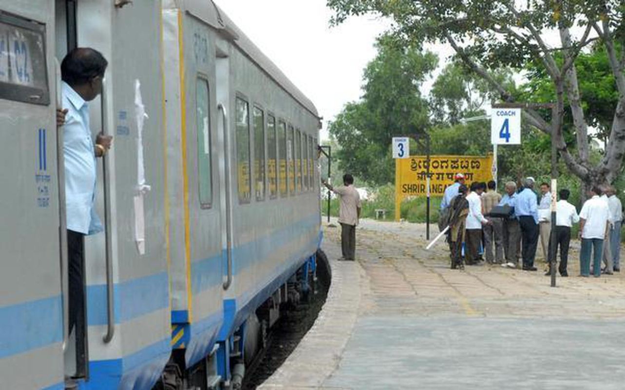 Facilities for labour working in the goods sheds on IR: Railway Board