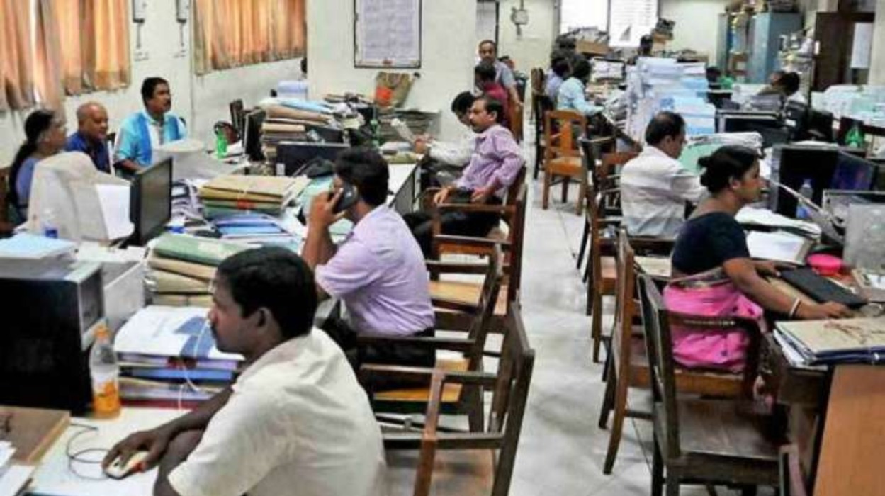 Shortage of Employees in Central Government offices: Lok Sabha QA