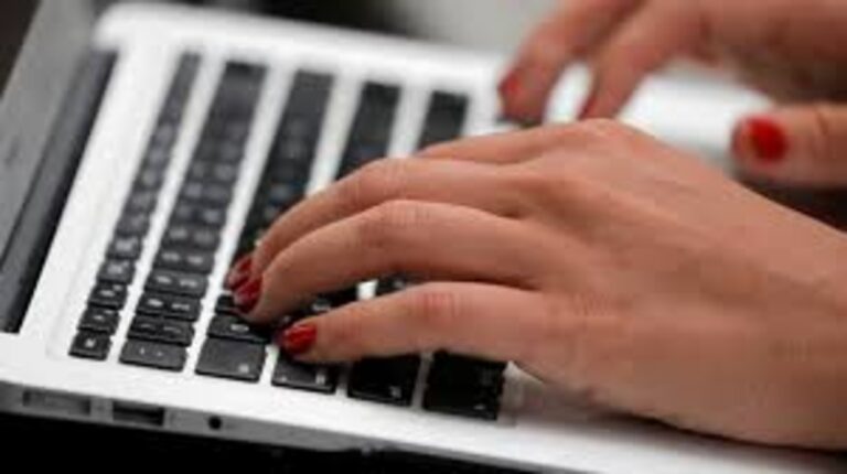 Clarification on laptop retention criterion for officers of Central Civil Services deputed/transferred to PSUs: DOE