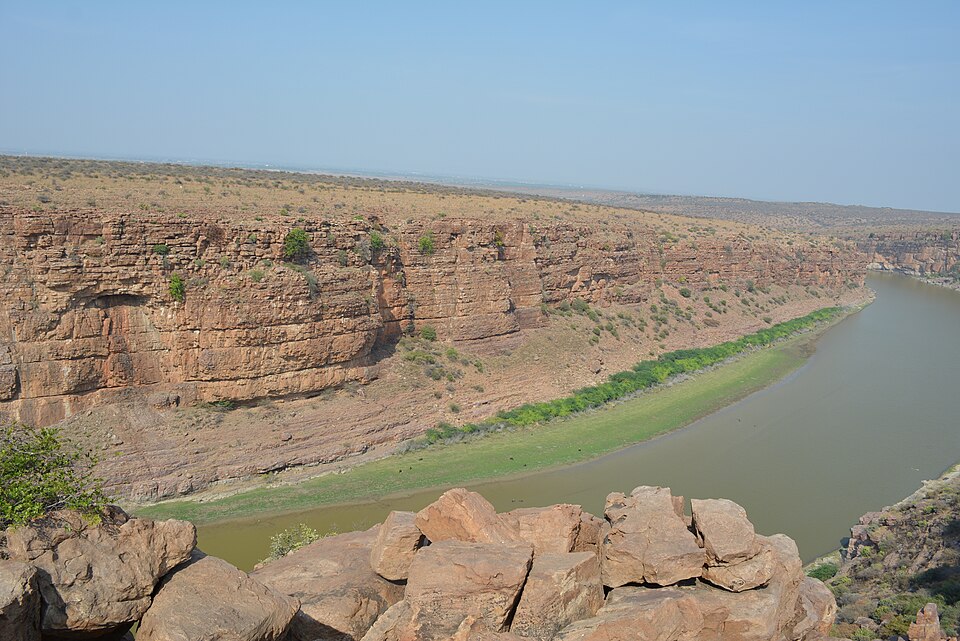 Gandikota gorge and Pennar River in Andhra Pradesh